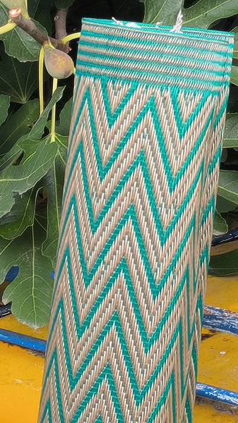 Tapis plastique africain chevrons dorés et vert