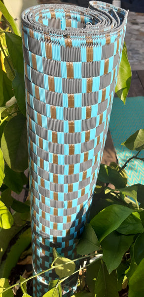 Natte plastique damier bleu gris et or