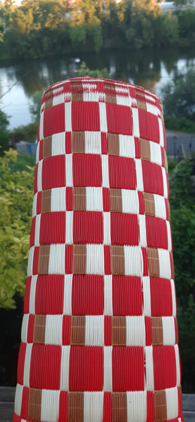 Tapis plastique africain damier rouge, bordeaux et crème