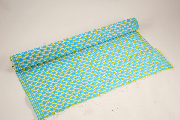 Tapis plastique africain damier bleu, jaune et blanc