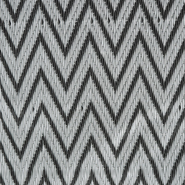 Tapis plastique africain chevrons noirs et gris