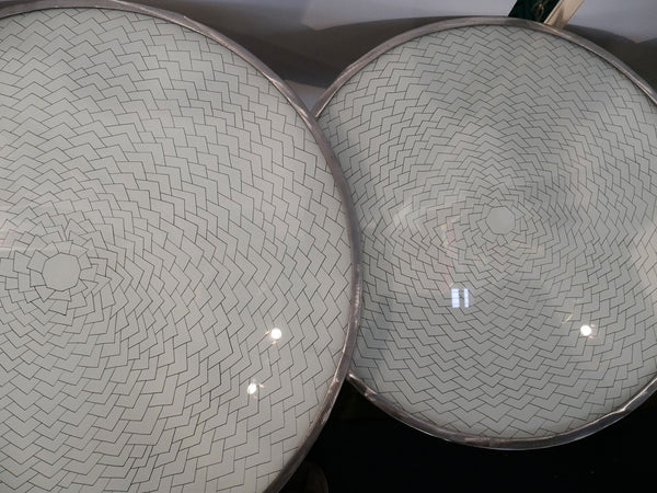 Table basse ronde grise en métal recyclé