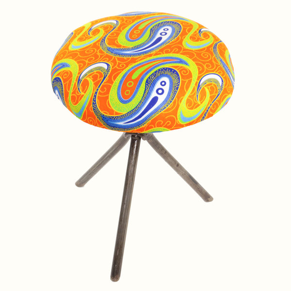 Tabouret wax orange et trépied en métal recyclé