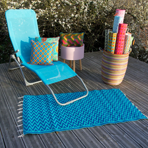 Tapis plastique africain chevrons bleu turquoise