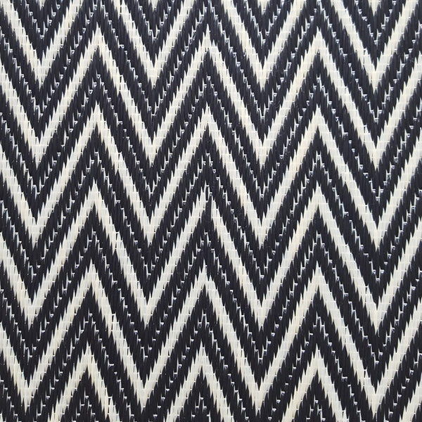 Tapis plastique africain chevrons noirs et blancs