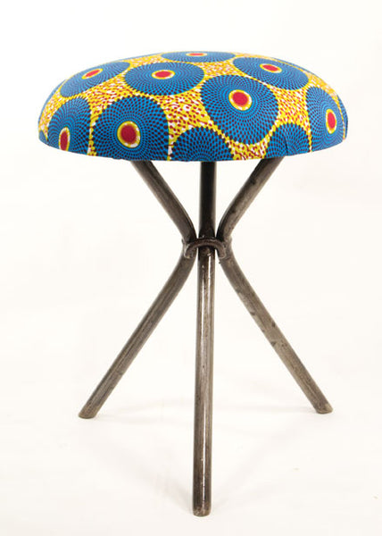 Tabouret rond en Wax bleu et pieds métal recyclé