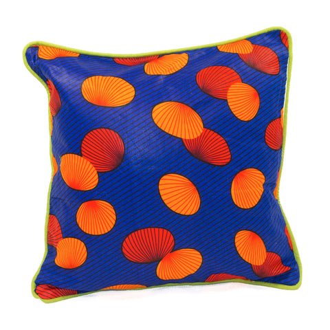 Coussin africain wax bleu coquillages oranges
