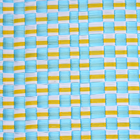 Tapis plastique africain damier bleu, jaune et blanc