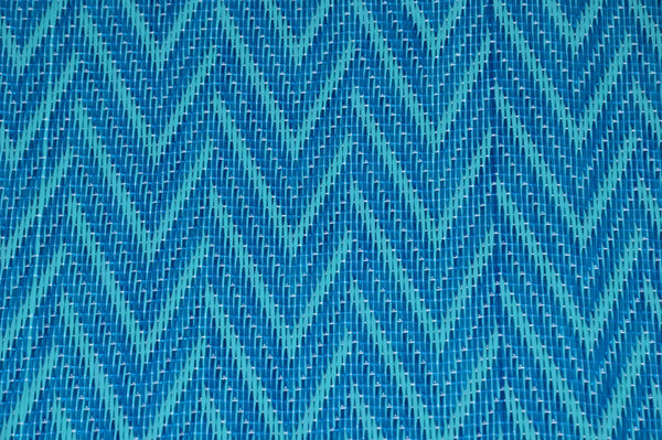 Tapis plastique africain chevrons bleu turquoise 